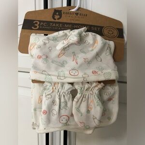 Rabbit and bear baby blanket, hat and mitts